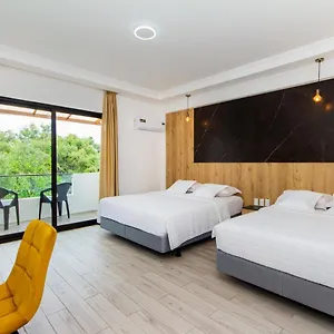 https://grand-hotel-leon-marino-galapagos.puertoayorahotels.com